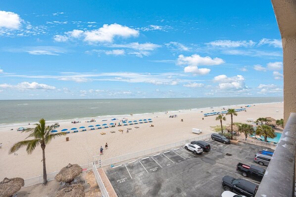 On the beach - Direct Beachfront - Gulf Views - Beach Place #407 (Madeira Beach)