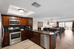 Fridge, microwave, oven, stovetop - Beachfront Complex - 2b 2b - Beach Place #202 (Madeira Beach)