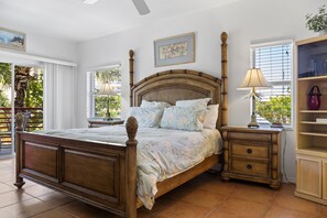 2 bedrooms, iron/ironing board, free WiFi, bed sheets - Luxury Updated Unit w/ Balcony - Crimson #105 (Madeira Beach)