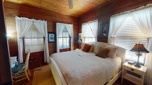 3 室のベッドルーム、アイロン / アイロン台、WiFi (無料)、ベッドシーツ