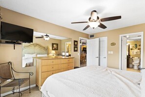 2 bedrooms, iron/ironing board, free WiFi, bed sheets - Beach View - John's Pass - Madeira Norte #208 (Madeira Beach)