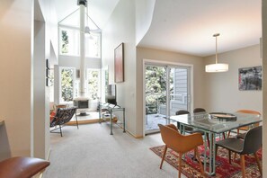 Interior - River Glen Brookside Condo: Fantastic Frisco Location (Frisco)