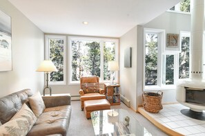 TV, fireplace - River Glen Brookside Condo: Fantastic Frisco Location (Frisco)