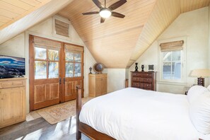 5 bedrooms, iron/ironing board, free WiFi, bed sheets - 211 A SOUTH OAK - Luxury Home, Downtown Telluride, Steps away from the GONDOLA! (Telluride)