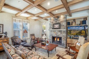 Smart TV, fireplace, DVD player, stereo