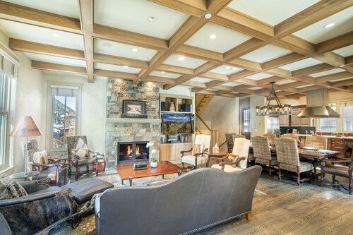 211 A SOUTH OAK - Luxury Home, Downtown Telluride, Steps away from the GONDOLA!
