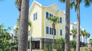 Exterior - Pool, Ocean view, beach/shops nearby! (Isle of Palms)