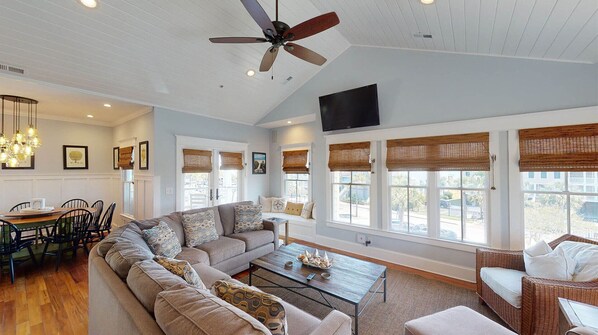 Smart TV, DVD player, livros