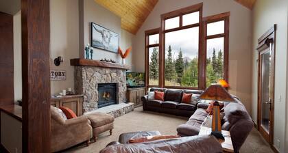 Home Across from Purg - Views, Deck/Fire Pit/Ping Pong/Shuffleboard