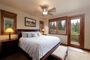 4 bedrooms, free WiFi, bed sheets - Home Across from Purg - Views, Deck/Fire Pit/Ping Pong/Shuffleboard (Durango)