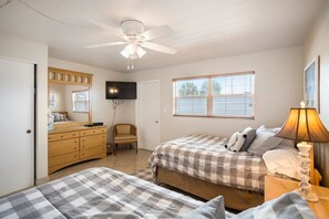 1 habitación, tabla de planchar con plancha, wifi gratis y ropa de cama 