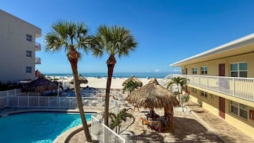 Een verwarmd zwembad