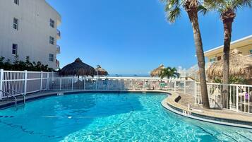 Lämmitetty uima-allas