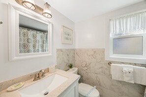 Bañera y toallas