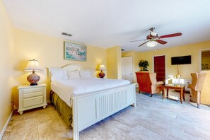 4 bedrooms, iron/ironing board, free Internet, bed sheets