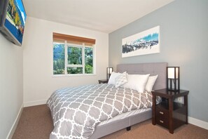 2 bedrooms, iron/ironing board, WiFi