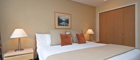 2 bedrooms, iron/ironing board, WiFi