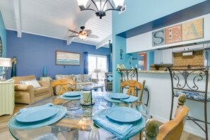 Dining - Beachfront, Pet-Friendly South Padre Island Condo (South Padre Island)