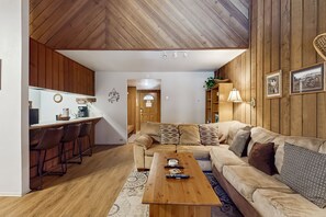 TV, fireplace, DVD player, ping pong - 🏔 Cozy Mountain Condo in Mammoth Lakes | Sleeps 6 | Shared Hot Tub 🌲 (Mammoth Lakes)