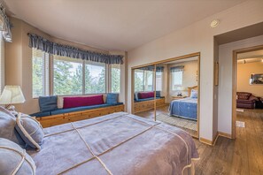 4 habitaciones, tabla de planchar con plancha y acceso a internet 