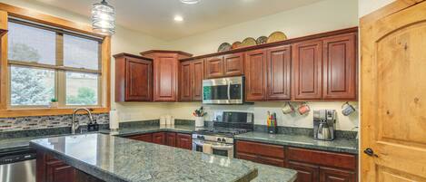 Fridge, microwave, stovetop, dishwasher