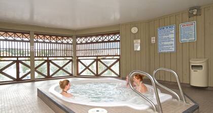Renovated, Village location. Walk to lifts ,amenities, modern décor, hot tub closed for renovation.