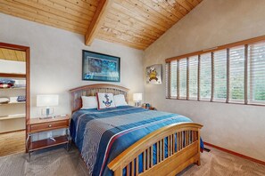 2 bedrooms, iron/ironing board, WiFi, bed sheets - Family home with private hot tub, pool access & game room - dog-friendly (Sea Ranch)