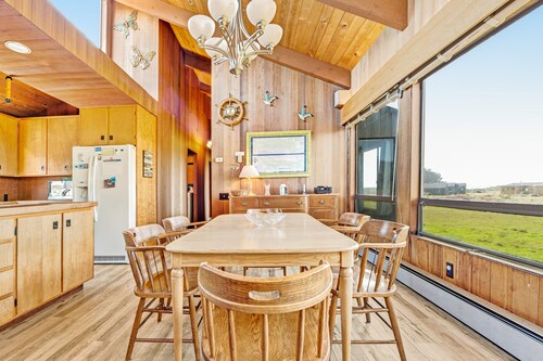 Ocean View Home w/ Private Hot Tub, Shared Pools & Beach Access - dogs OK