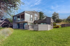 Exterior - Dog-Friendly Oceanfront Home with Gorgeous Views, a Private Hot Tub (Sea Ranch)