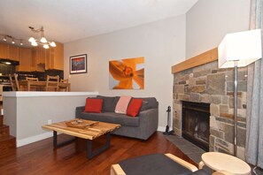 Televisie en een open haard