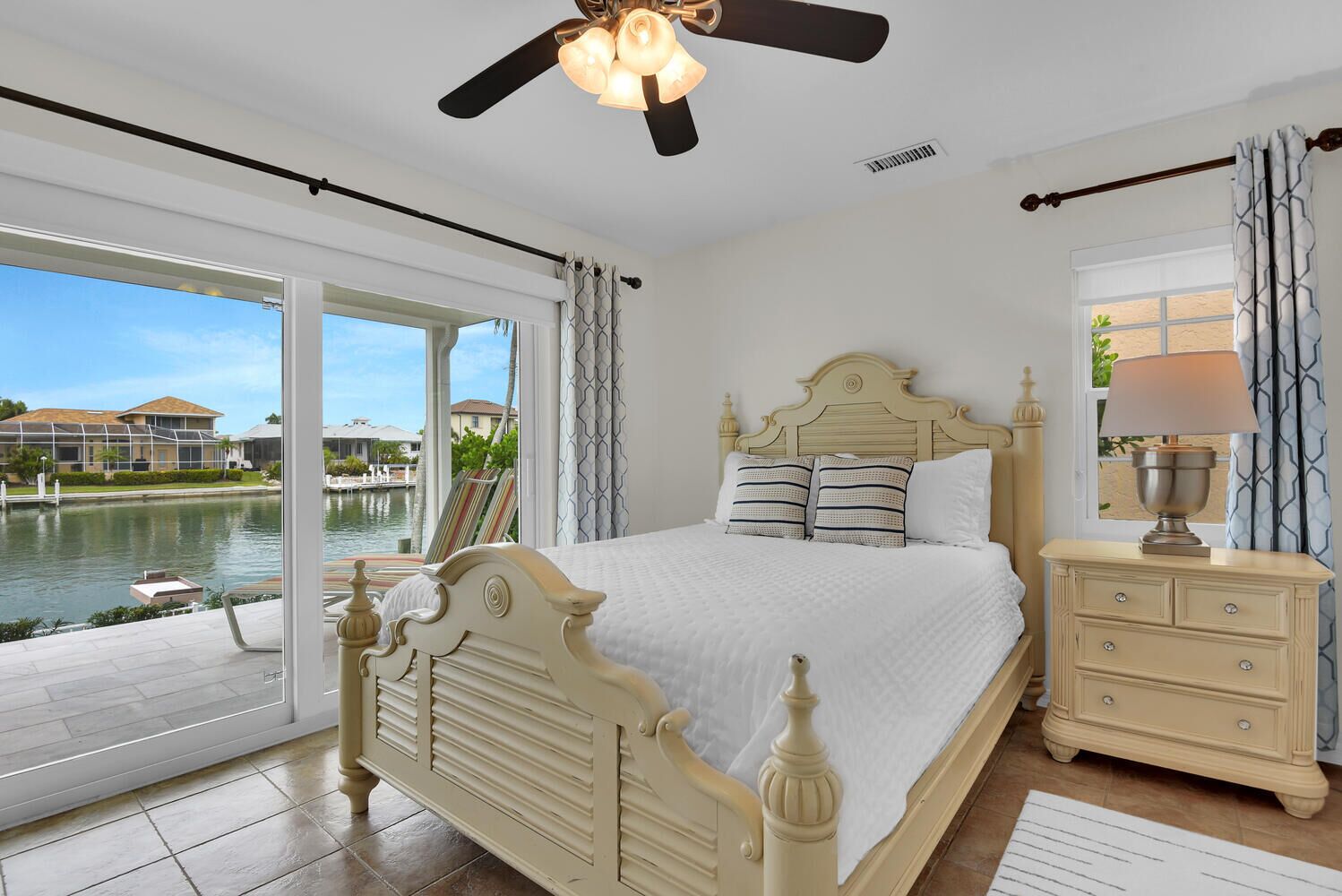 5 bedrooms, iron/ironing board, WiFi, bed sheets