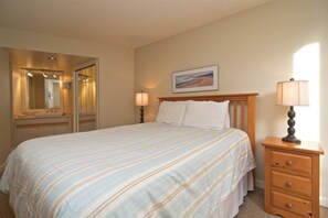 2 bedrooms, iron/ironing board, WiFi - BEST VALUE in WHISTLER- Beautiful Ski In/Ski Out property. Heated outdoor pool and hot tub (Whistler)
