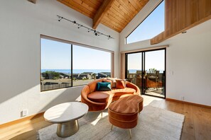 电视、DVD 播放器、书