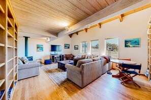 Fernseher, Kamin, DVD-Player, Tischtennisplatte