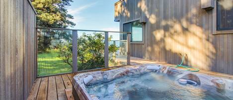 Outdoor spa tub