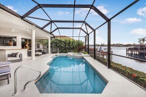 Et oppvarmet basseng