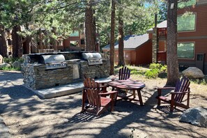 Outdoor dining - Condo with Shared Hot Tubs, Pool, and Sauna & Great Mountain Views (Mammoth Lakes)