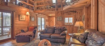 Cabina Madison rustica 'Treehouse' con sala giochi, coperta
