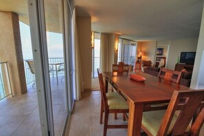 Dining - Panoramic Oceanfront Views - Royal Kahana 911 (Lahaina)