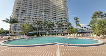 Elegant Waterfront Condo with WiFi, Pool & Tennis - Walk to Beach
