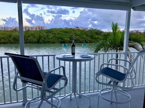 Waterfront Sunset Suite: Dolphins, Docks & Pool!