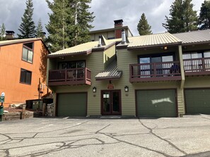 Exterior - A Serene Destination with Shared Pool, Sauna, and Hot Tub (Mammoth Lakes)