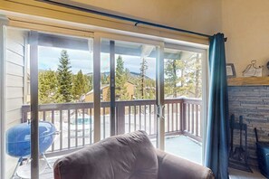 電視、壁爐、電子遊戲、影像庫