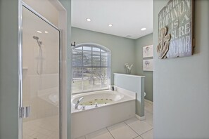 Bathtub, hair dryer, towels - Inviting and Quiet Home | Pool & Steps to Beach (Marco Island)