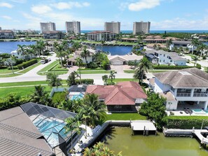 المنشأة من الخارج