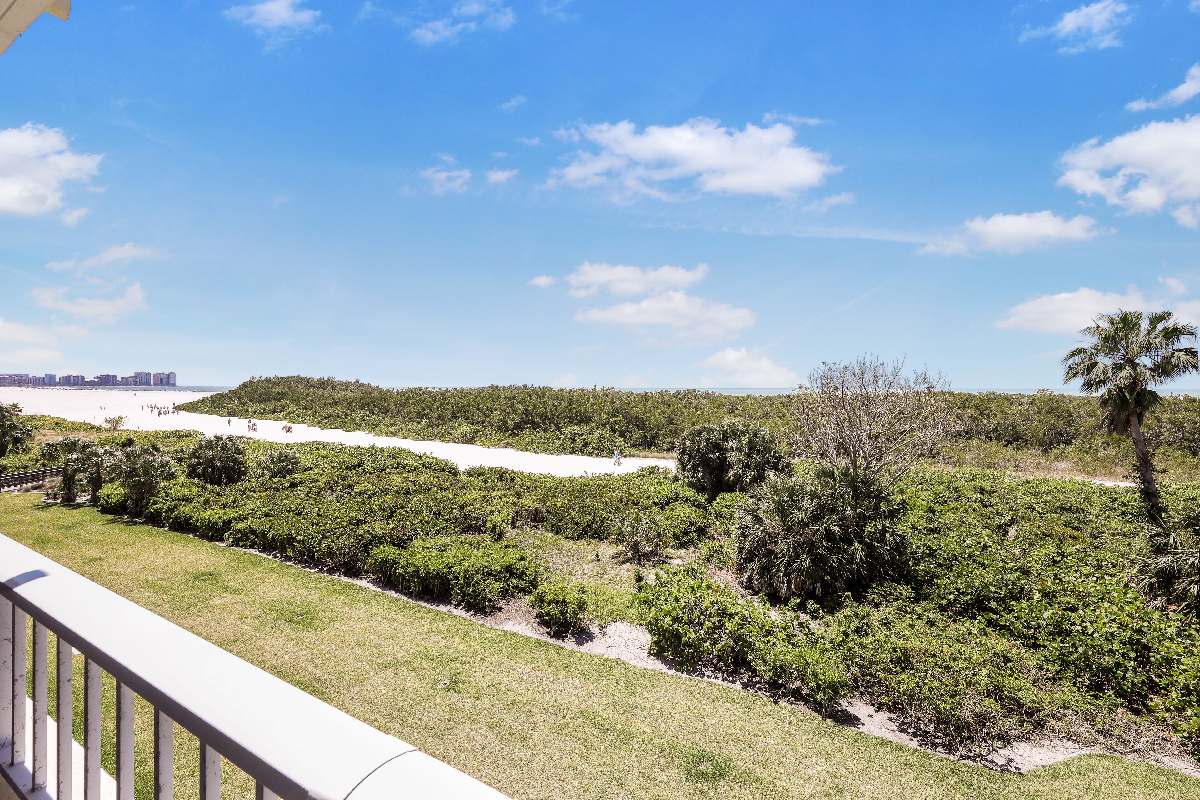 Beachfront condo w/ pool & wraparound balcony