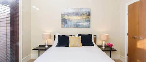 4 bedrooms, iron/ironing board, WiFi, bed sheets