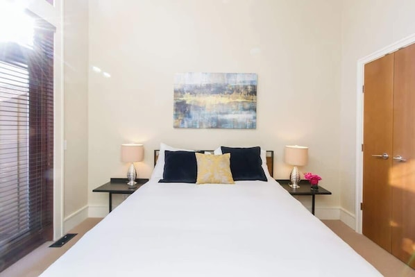 4 bedrooms, iron/ironing board, WiFi, bed sheets