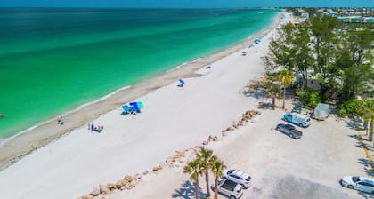 Island Daze | Newly Renovated Beach Retreat Steps from Bridge Street