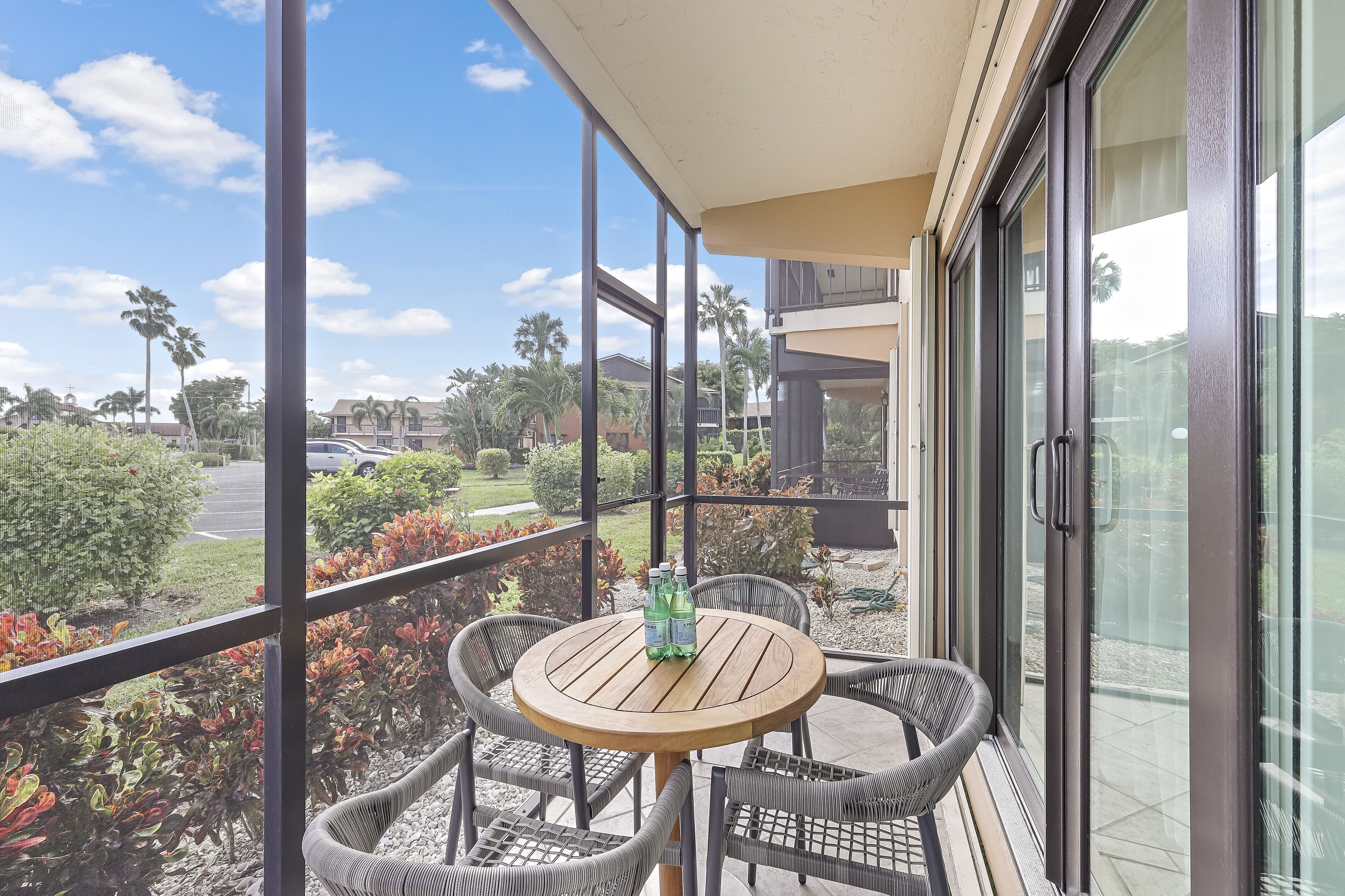 屋外ダイニングエリア